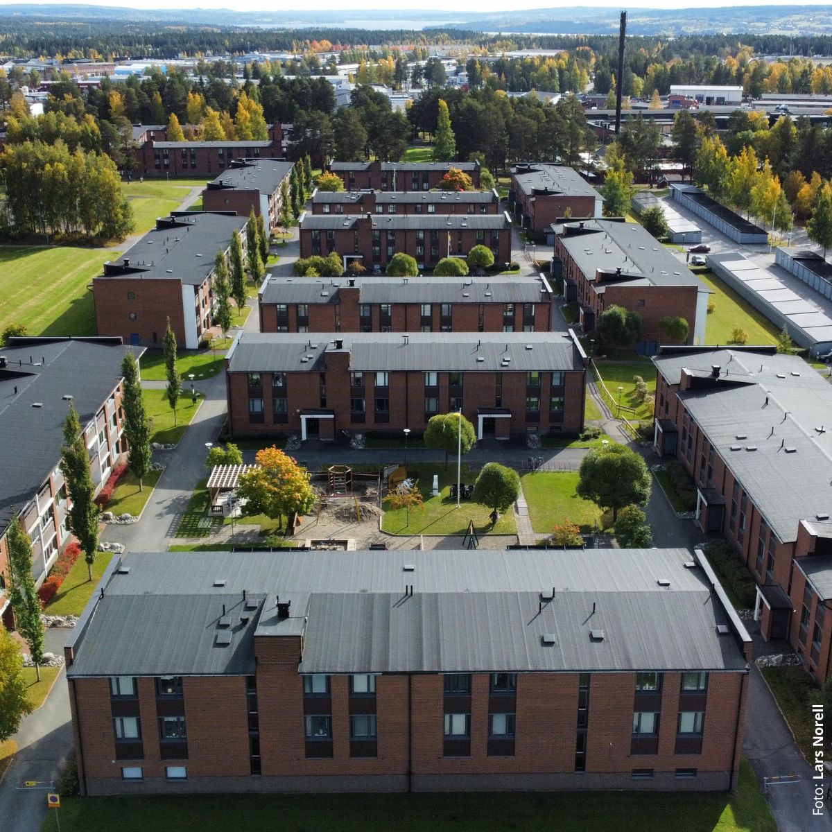 Drönarbild tagen från Reveljgränd i riktning mot Taptogränd 1-19. Foto: Lars Norell